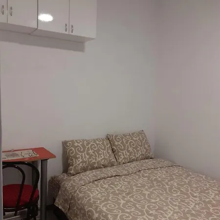 Krunska 6 * Bělehrad